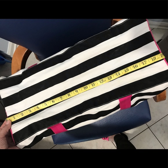 NWOT VS black/white striped pink handles weekender - Picture 12 of 14